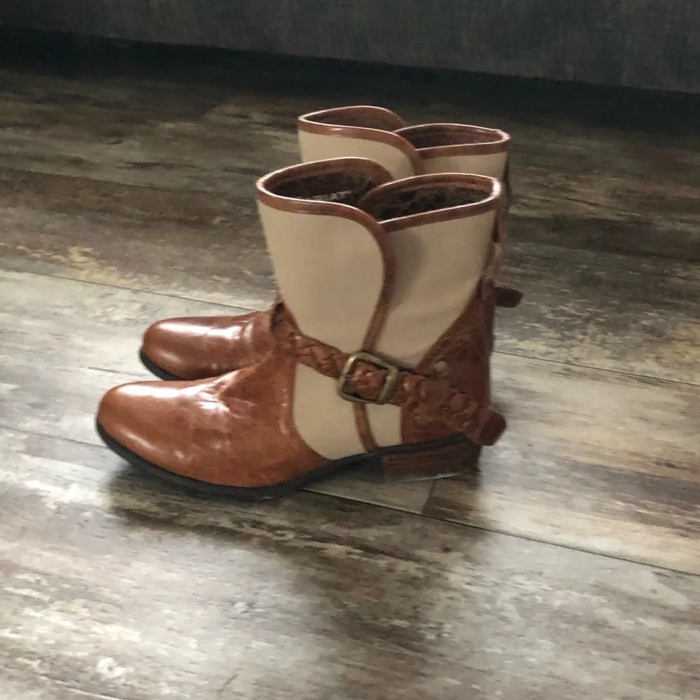 Womens Ariat Booties - Picture 2 of 4